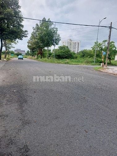 Bán lô góc 2 mặt tiền đường 20m và 12m.DT 11x22m( 229.5m2)giá 170tr/m2