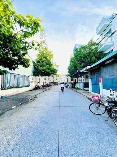 Quá rẻ, Nhà 175m2, DTXD: 60m2, Xe hơi đậu chục chiếc