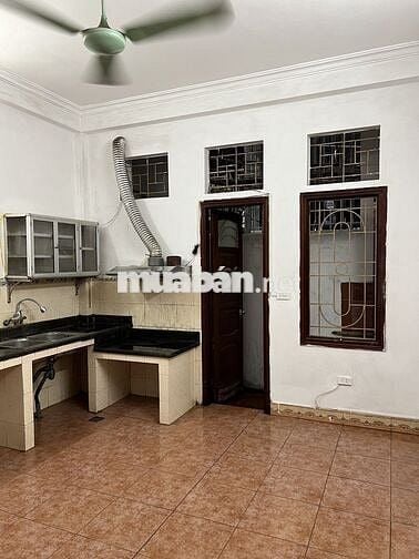 Cho thuê tầng 1 nhà 5C ngách 49 ngõ 28 Tứ Liên, Hà Nội