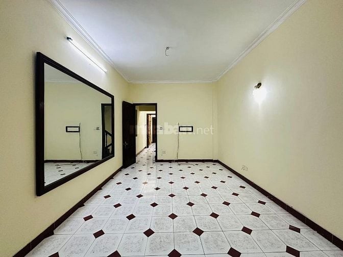 Bán nhà trên 90m2 ngay gần đầu phố Vương Thừa Vũ, phân lô, ít nhà có