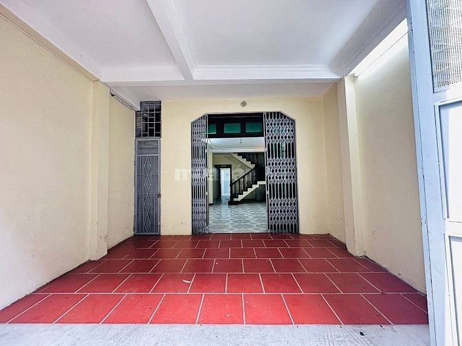 Bán nhà ngay gần đầu phố Vương Thừa Vũ, trên 90m2, phân lô, ít nhà có