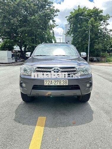 Toyota Fortuner 2010 2.7V 4x4 AT -