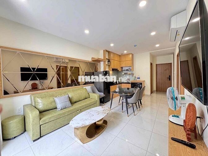 CĂN HỘ 2 PHÒNG NGỦ - BAN CÔNG - FULL NỘI THẤT - NGAY VẠN PHÚC CITY