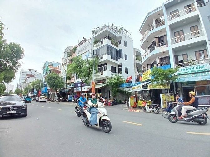 Nhà 5 Lầu góc 2 Mặt tiền kinh doanh sầm uất Hoàng Hoa Thám, P6, Q.Bình
