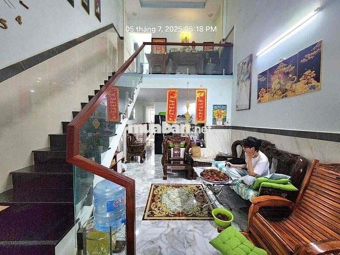 Nhà đúc lững đẹp như mới 3.8x18m Shr cách Bv Hóc Môn chỉ vài bước chân