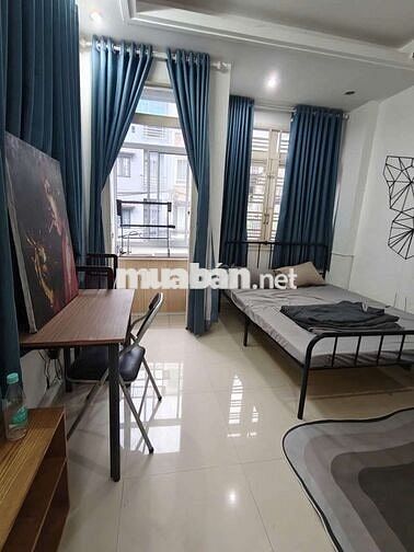 Căn hộ tách bếp, bancol cửa sổ full nội thất