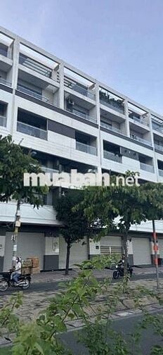 Nhà có cầu thang máy 5 x 20 có 8pn 9wc sân thượng