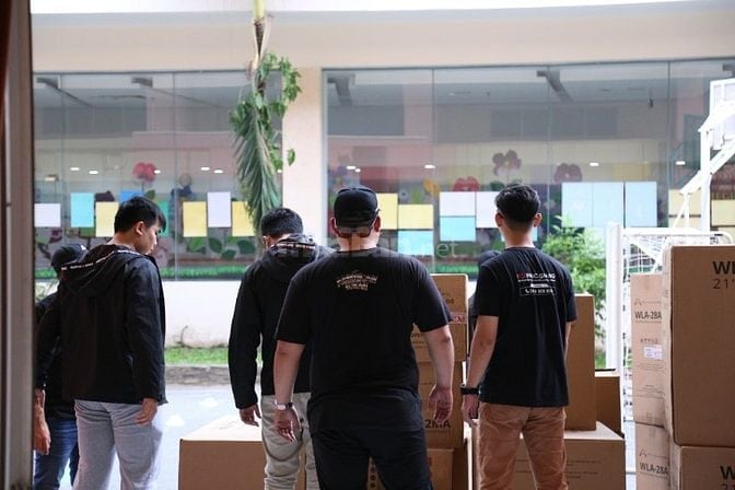 Cần 2 Giao Nhận -  Đi Theo Xe Tải 