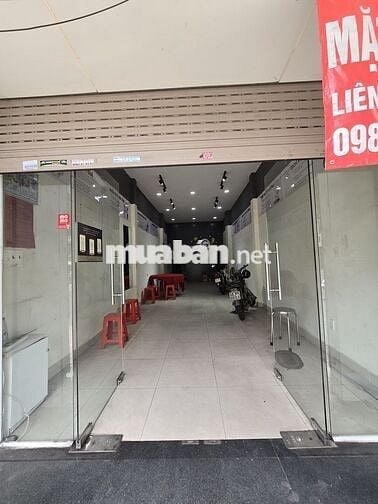 Mặt bằng 704 Cách Mạng Tháng Tám sầm uất