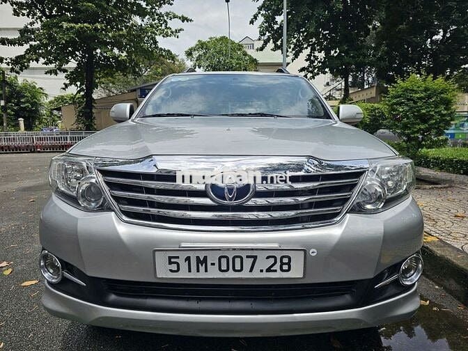 Toyota Fortuner 2.7 AT đăng ký t8/2015, mới 90%