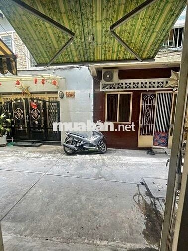 Kẹt tiền bán gấp nhà thuộc đường trần bình trọng p2 q5 hẻm trước nhà 4