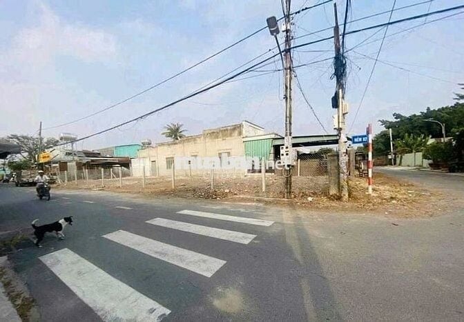 2 mặt tiền,dân cư đông đúc.sổ hồng riêng