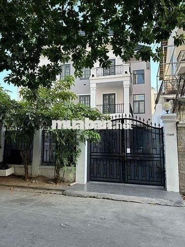 Villa hồ bơi 5PN Full nội thất cao cấp , Bình Thuận , Quận 7