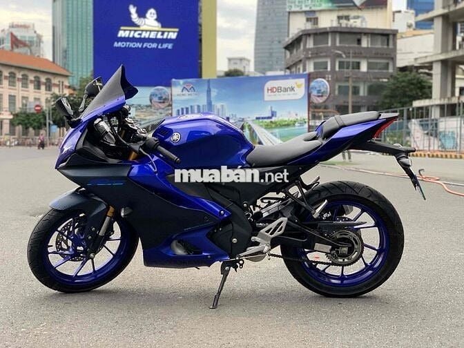 R15 V4  - xe chùm mền