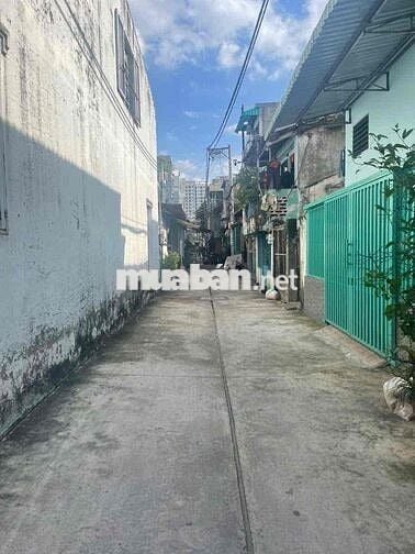 nhà 3 tầng hxh thông giáp quận 6 da sà.