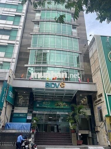CHO THUÊ MB VĂN PHÒNG NGANG 10m NGAY TRUNG TÂM Q3