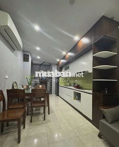 Nhà đẹp 5T Cầu Giấy, DT 30m2, thoáng, ô tô tránh , tặng full nội thất