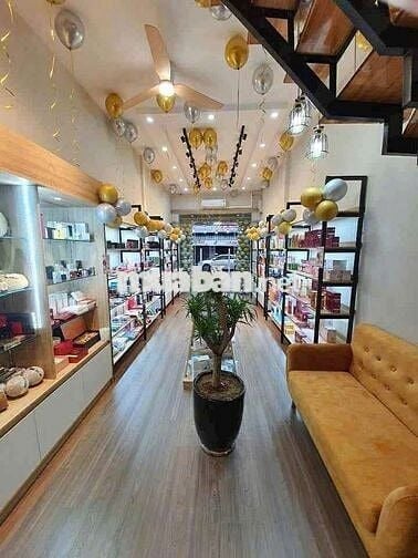 Cho thuê nhà 4 tầng mặt tiền Lê Độ ngay trung tâm