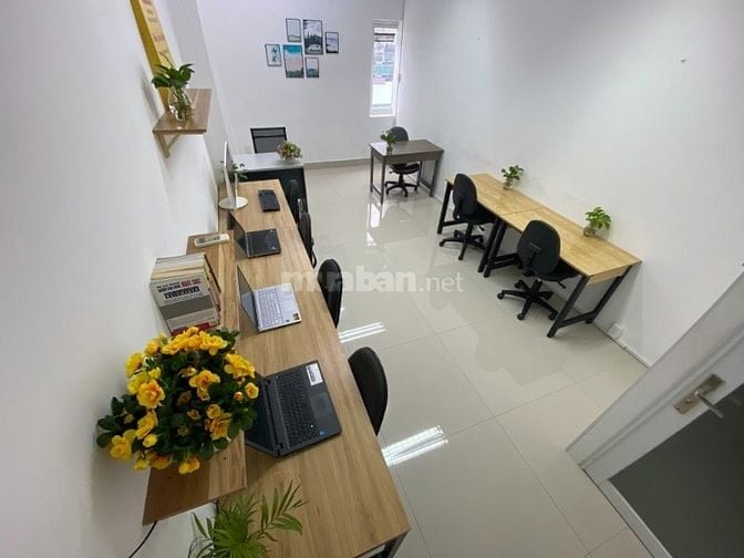 Cho thuê văn phòng 8-10 người DT 25-35m2 có sẵn bàn ghế mặt tiền Âu Cơ