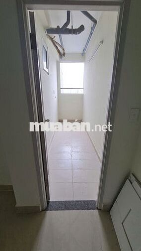Em cần sang lại HĐ thuê căn 3PN 95m2 / Nhà trống có rèm / Giá 13,5tr