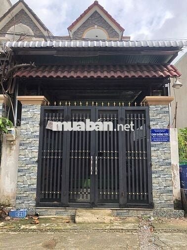 Nhà liền kề 100m2, 3 phòng ngủ, 2 tầng, Hoàng Hoa Thám, Dĩ An