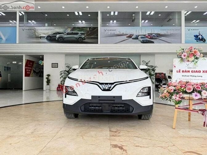 VinFast VF6 Eco 2025
