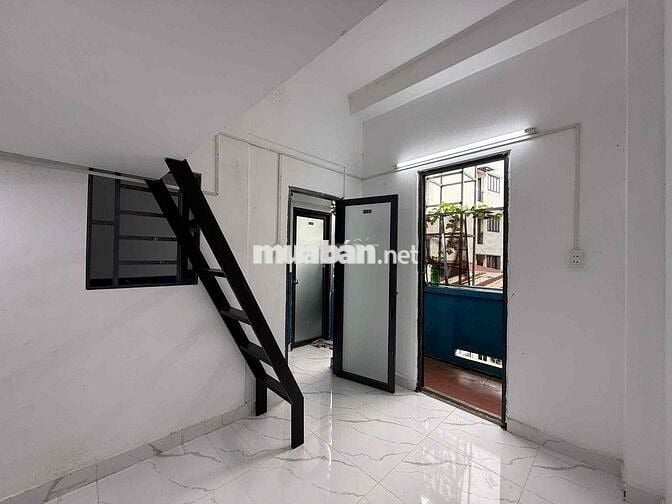 PHÒNG MỚI CÓ BANCOL SIÊU THOÁNG MÁT, GÁC CAO GẦN NGÃ TƯ HÀNG XANH 4tr7