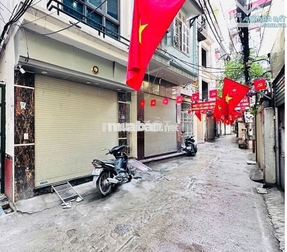 SIÊU PHẨM_Ô Tô tránh_Hoàng Ngân_42m2_5 Tầng_100m Ra Phố Lê Văn Lương!
