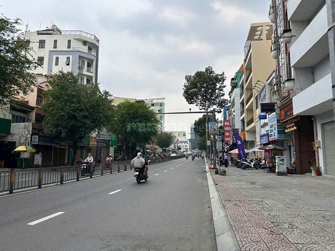 Bán nhà mặt tiền Đinh Tiên Hoàng, Bình Thạnh, 74m2, 6 tầng, thang máy