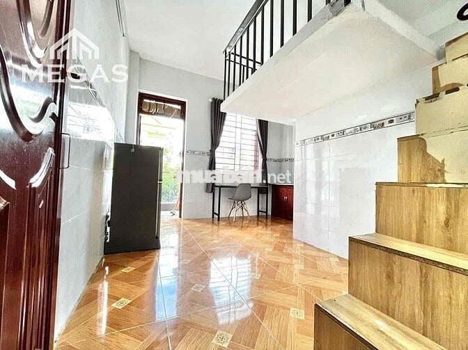 CĂN HỘ CÓ GÁC + BAN CONG CẦU THANG KẾT HỢP TỦ ĐỒ