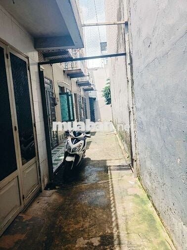 Nhà nguyên căn đường Phạm Văn chiêu 5x12m trần đúc có sân thượng