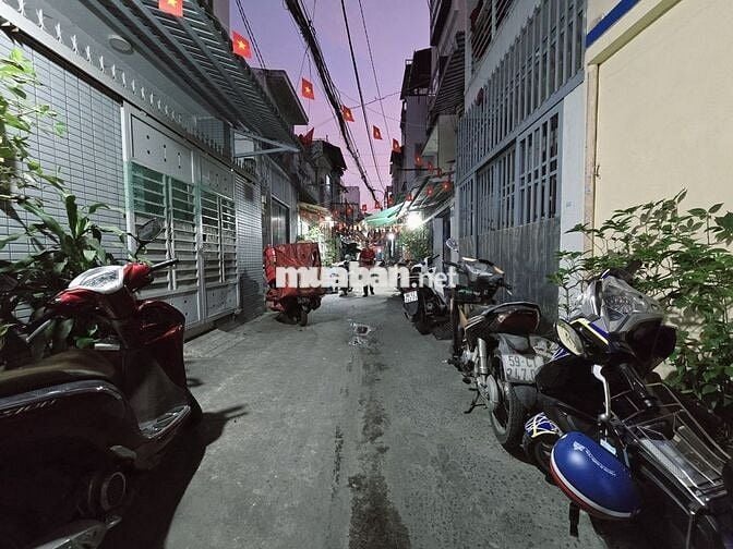 Ban Nhà Hẻm 4m Đường Huỳnh Tấn Phát, Q7 – Kinh doanh 9 Phòng cho