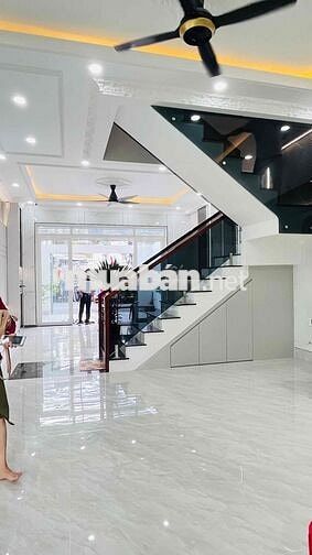 MẶT TIỀN KINH DOANH Ngang  5.5  – 3 TẦNG NHÀ HOÀN CÔNG – PHƯỜNG DĨ AN