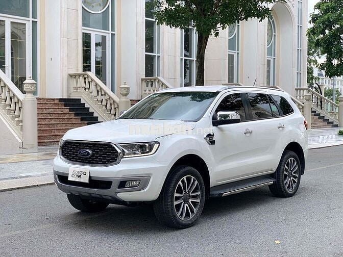Everest 2020 Titanium - đưa trước 300 triệu