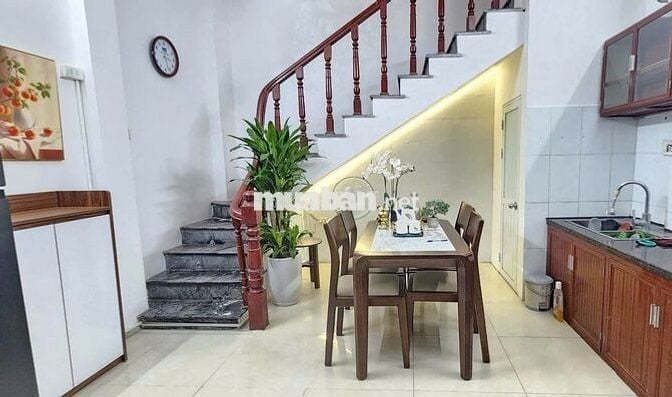 Bán Nhà Ngõ Quỳnh 18M x 5T, MT: 4,3M Giá 4,88 Tỷ.Full nội thất, ở luôn