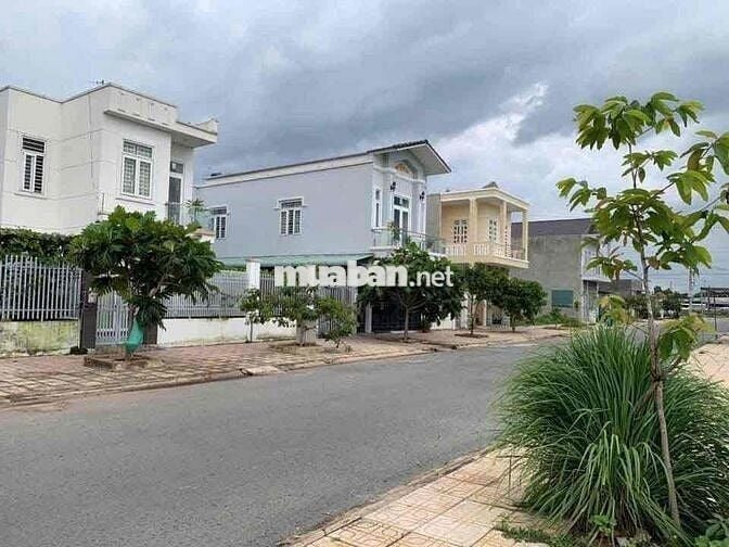 Tôi chính chủ cần bán gấp lô 105m2, giá 2tỷ, tại KDC An Thuận, sổ sẵn