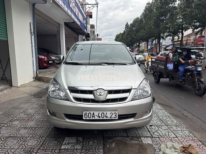 Toyota Innova 2006 G - 100000 km