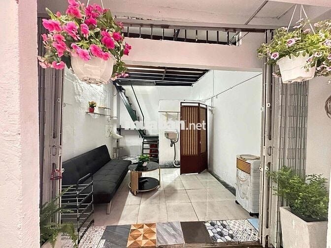 Nhà 1 trệt 1 lầu Ban công thoáng mát,