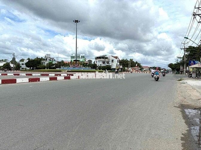 BÁN NHÀ 1 TRỆT 2 LẦU. PHƯỜNG TÂN NGÃI, TỈNH VĨNH LONG.