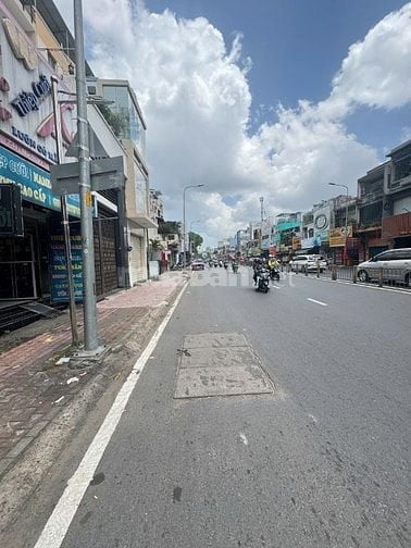 Bán gấp nhà MT đường Lý Thái Tổ Quận 10 DT 4m x 20m 4 Tầng giá 29 tỷ 