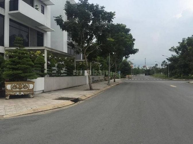Bán nền biệt thự KDC Bách Khoa Phú Hữu dt 715m2 giá 50tr/m2