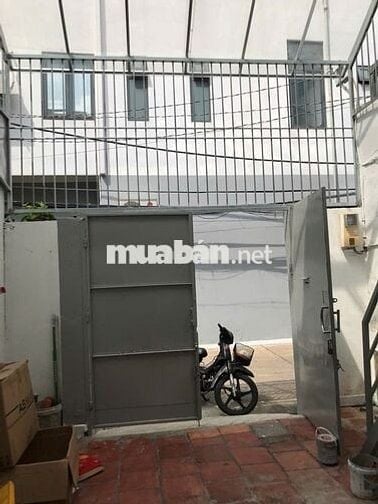 Cho thuê nhà ở + 80m2 + 2 phòng ngủ đường Cách mạng tháng 8 quận 3.