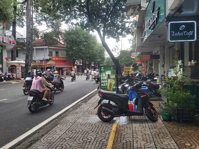 Bán nhà mặt tiền đường Nguyễn Trãi