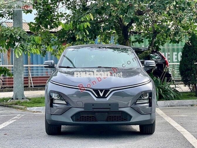 VinFast VF6 Eco 2025