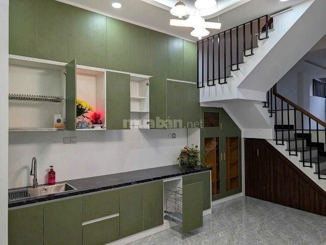 Bán nhà 3 tầng, đường ô tô, đường 827, Phú Hữu, Tp HCM, 