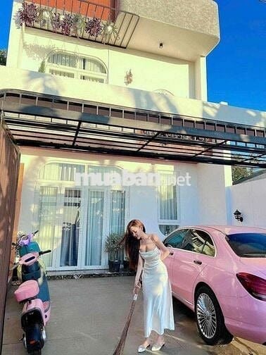 Căn Nhà thuê full nội thất xịn Y moan - Sân oto