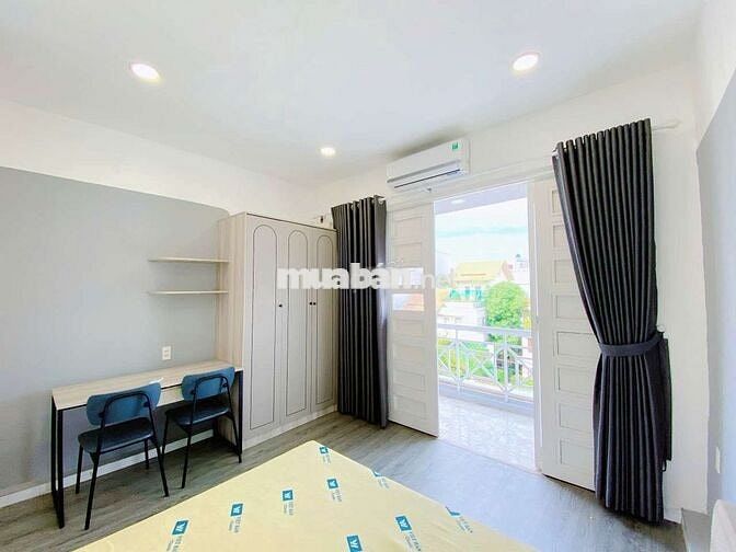 CĂN 2 PN, BAN CÔNG, TÁCH BẾP, FULL NỘI THẤT NGAY VÒNG XOAY HÀNG XANH