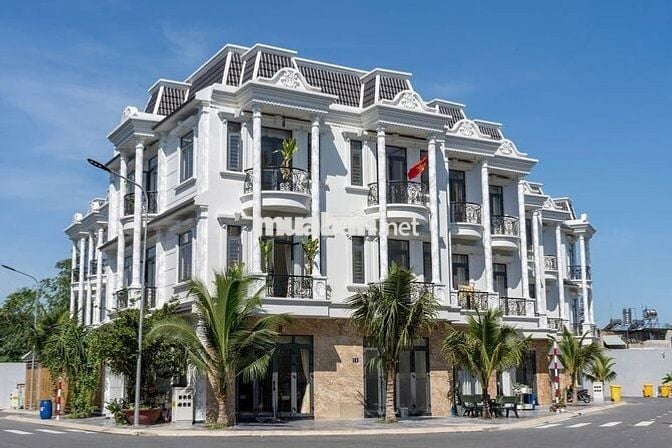 Bán nhà trung tâm Dĩ An sẵn sổ sang tên ngay!