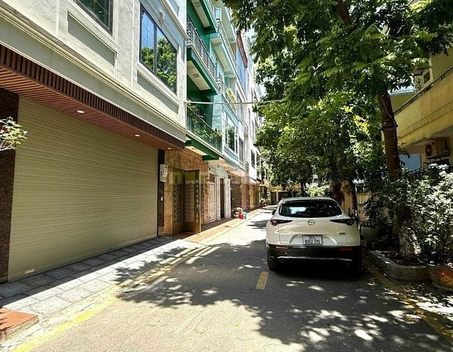 Bán nhà Hoàng Quốc Việt 55m2, 5 tầng, thang máy, phân lô, ô tô ra vào