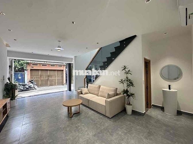 NHÀ ĐẸP NGANG 5M XE HƠI NGỦ   TRONG NHÀ,CÓ PHÒNG  TRỆT CHO ÔNG BÀ Q12